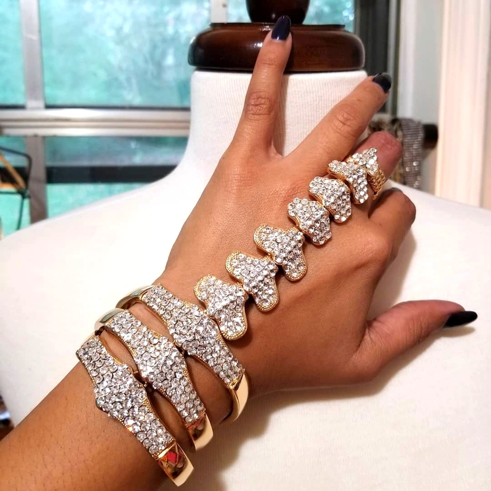 CRYSTAL HAND CHAIN